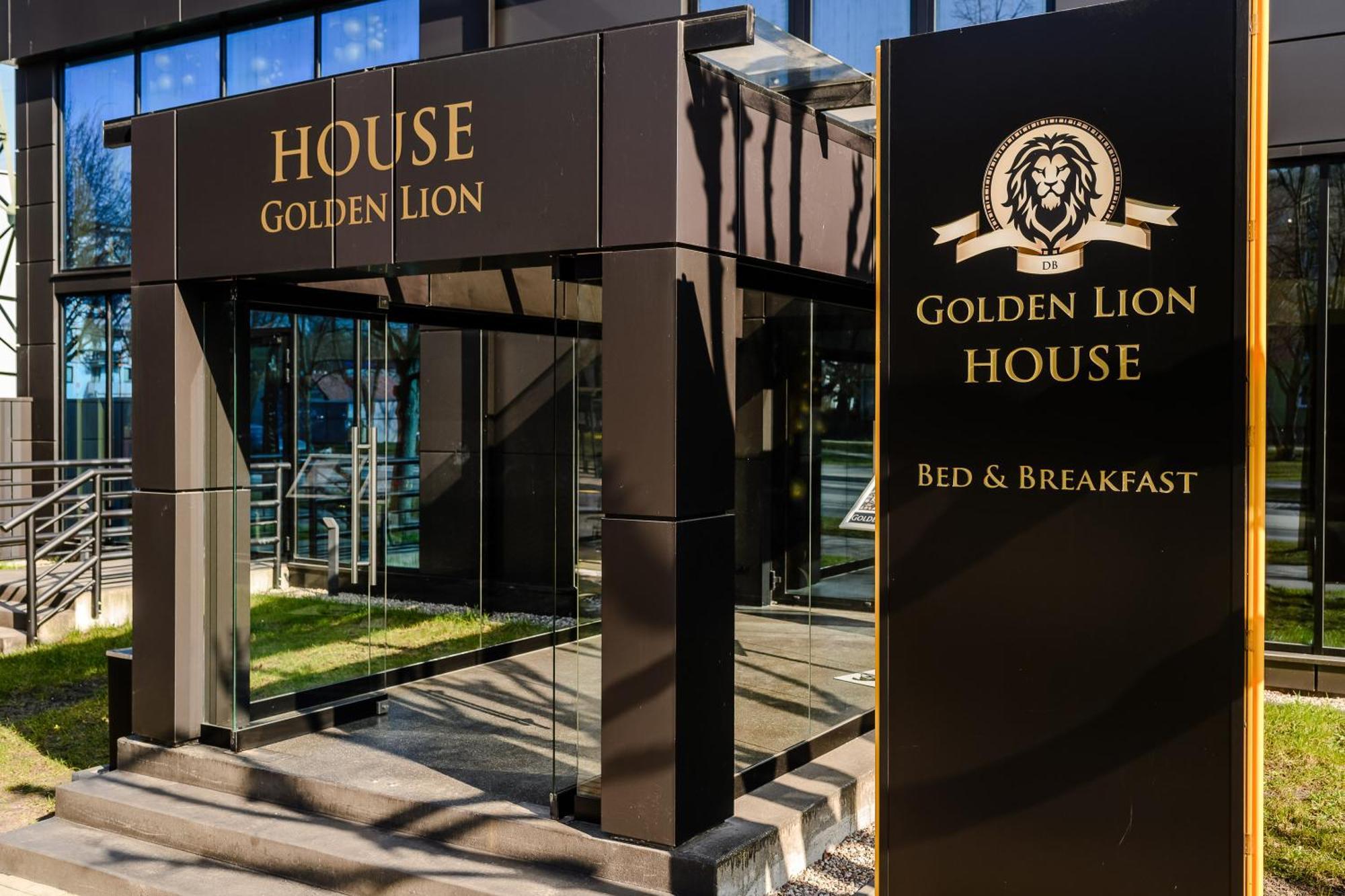 Golden Lion House Bed&Breakfast Rumia Exterior photo